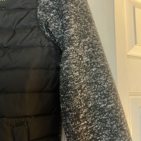 Free country boys size 7/8 jacket lightweight. Black with green trim. - Picture 5 of 9